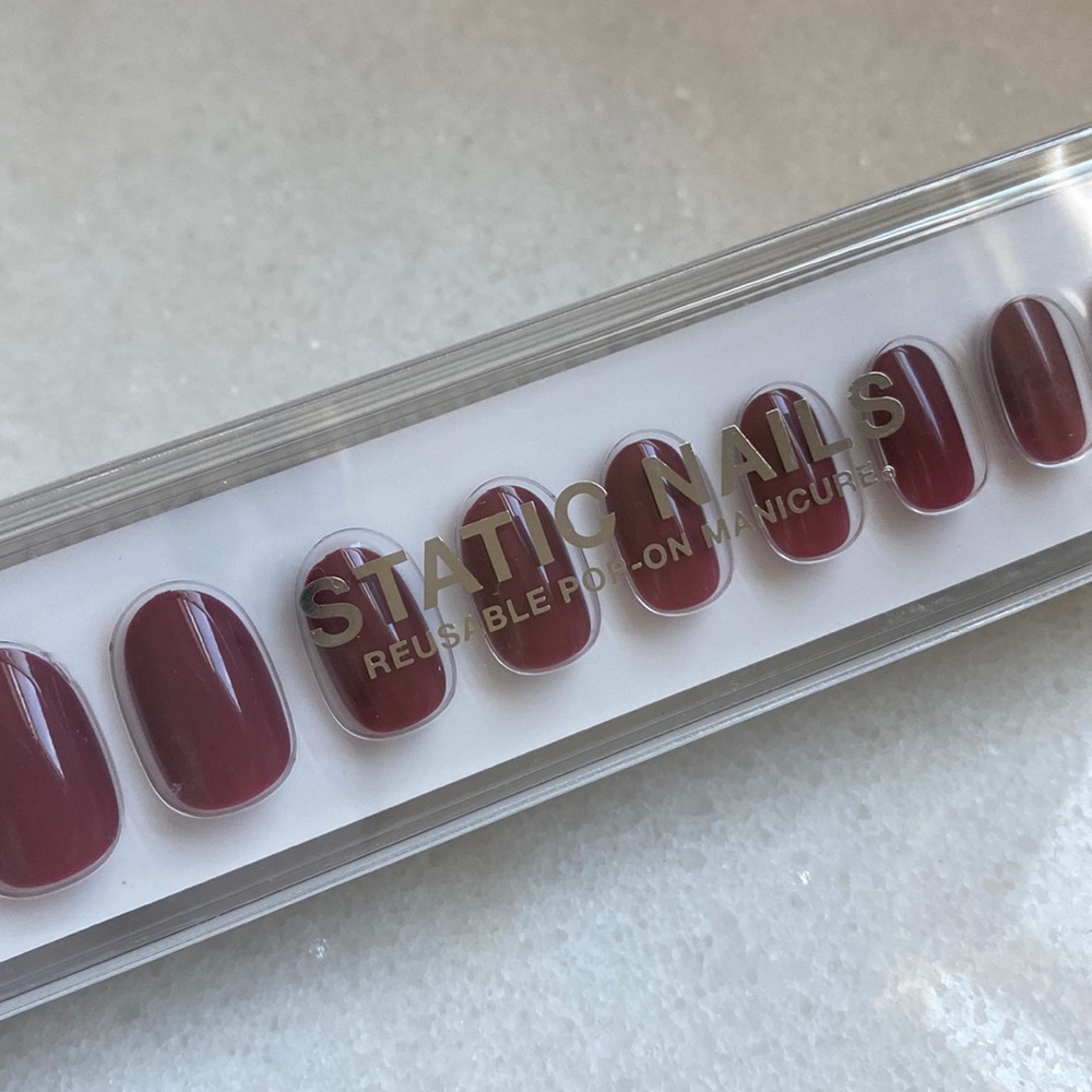 NEW Static Nails Press On Nails - French Wine round